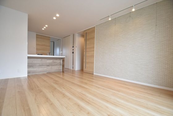 �y�����E���r���O�z�@