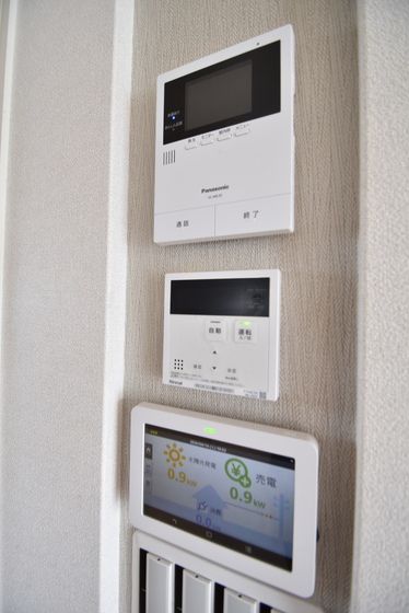 �y�Z�L�����e�B�z�@