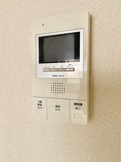 �y�Z�L�����e�B�z�@