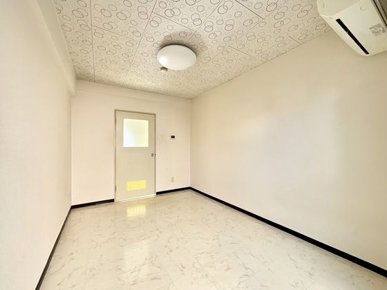 �y�����E���r���O�z�@