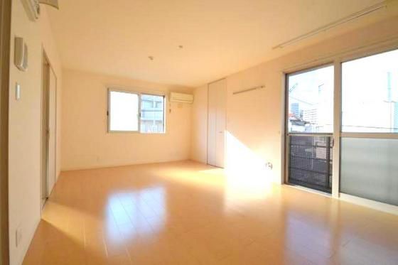 �y�����E���r���O�z�@