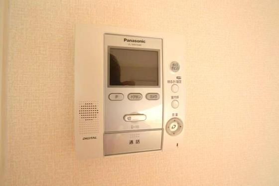 �y�Z�L�����e�B�z�@