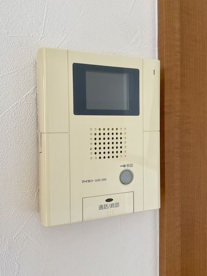 �y�Z�L�����e�B�z�@