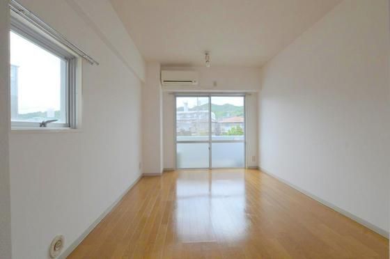 �y�����E���r���O�z�@