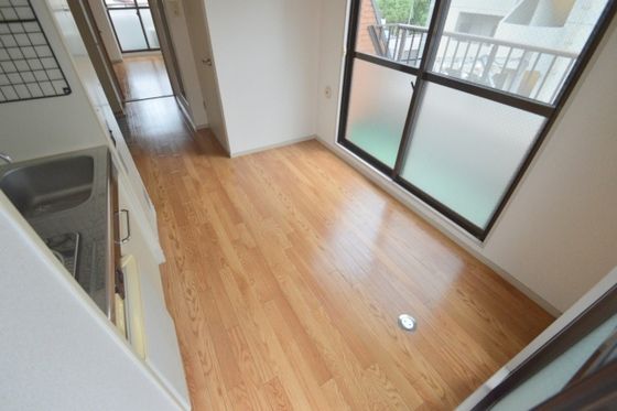 �y���̑������E�X�y�[�X�z�@�Ƃ��Ă����邢�_�C�j���O�L�b�`���X�y�[�X��