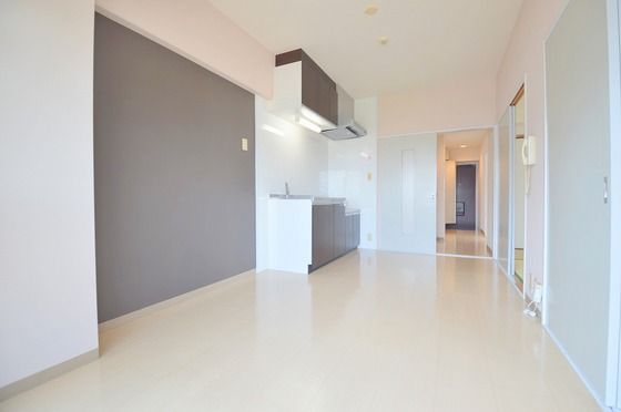 �y�����E���r���O�z�@