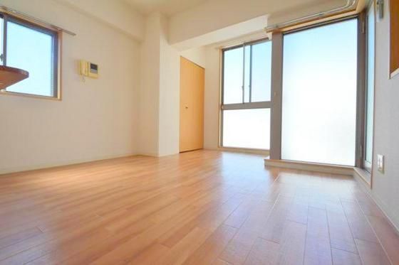 �y�����E���r���O�z�@