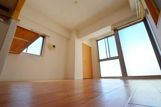 �y�����E���r���O�z�@