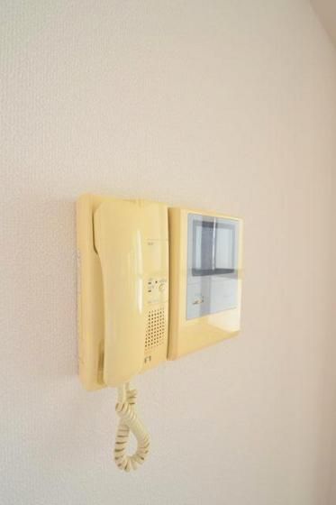 �y�Z�L�����e�B�z�@