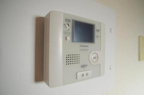 �y�Z�L�����e�B�z�@