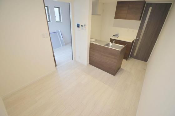 �y�����E���r���O�z�@