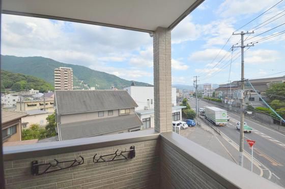 �y���]�z�@