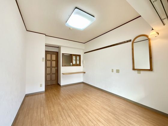 �y�����E���r���O�z�@