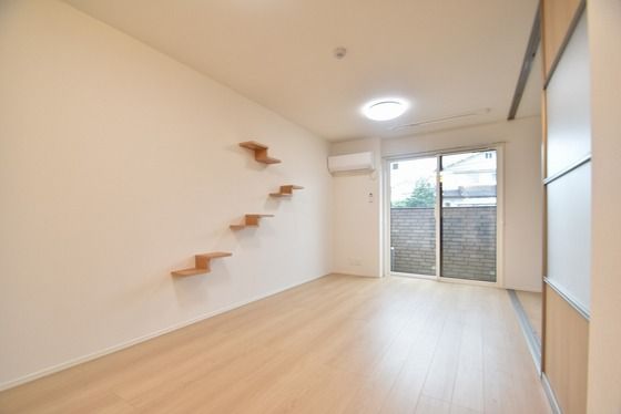 �y�����E���r���O�z�@