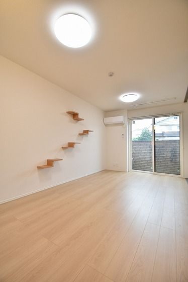 �y�����E���r���O�z�@