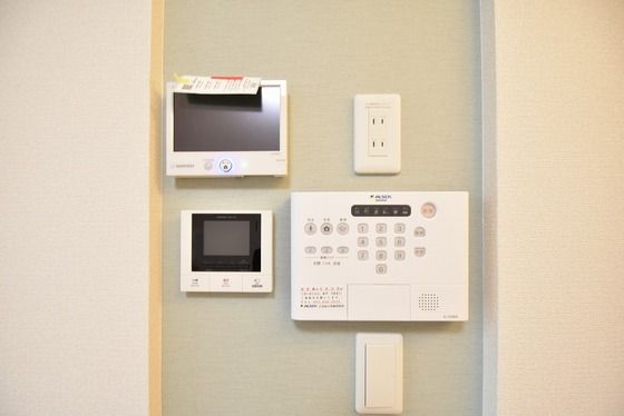 �y�Z�L�����e�B�z�@