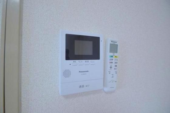 �y�Z�L�����e�B�z�@