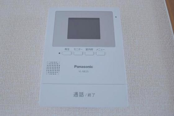 �y�Z�L�����e�B�z�@