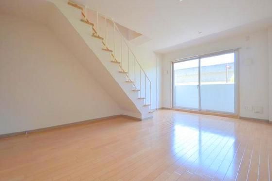 �y�����E���r���O�z�@