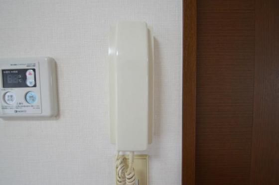 �y�Z�L�����e�B�z�@