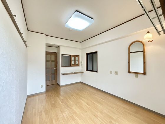 �y�����E���r���O�z�@