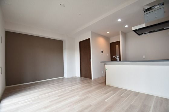 �y�����E���r���O�z�@