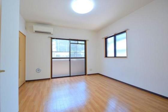 �y�����E���r���O�z�@