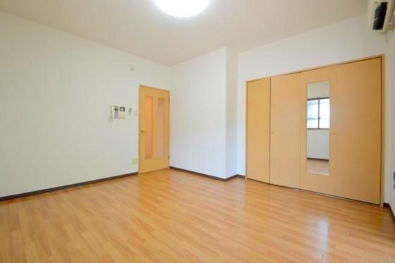 �y�����E���r���O�z�@