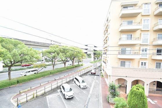 �y���]�z�@