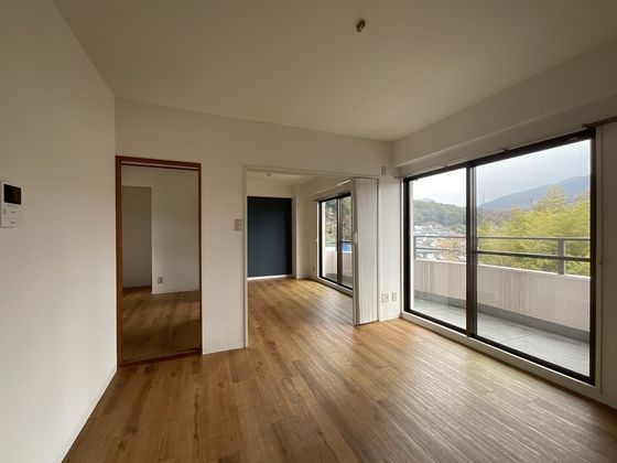 �y�����E���r���O�z�@