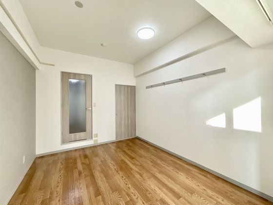 �y�����E���r���O�z�@