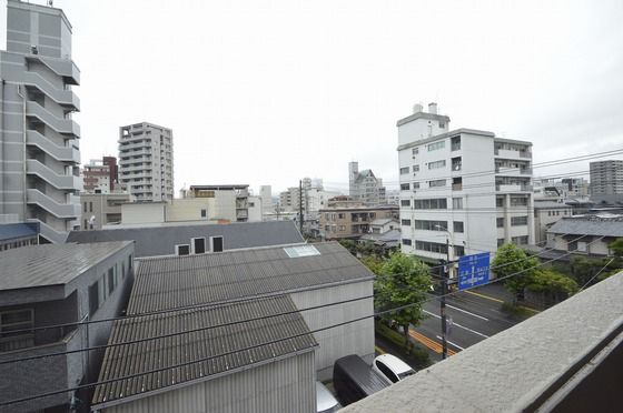 �y���]�z�@