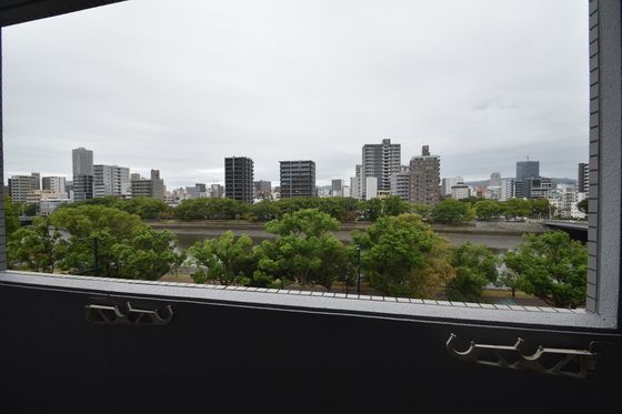 �y���]�z�@