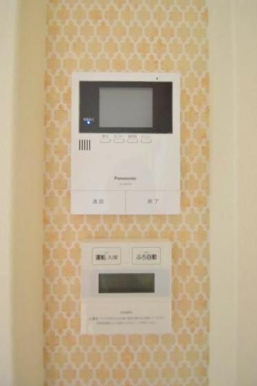 �y�Z�L�����e�B�z�@