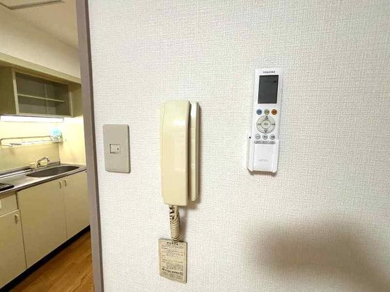 �y�Z�L�����e�B�z�@