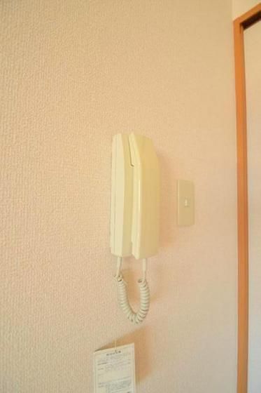 �y�Z�L�����e�B�z�@