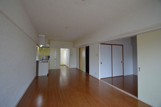 �y�����E���r���O�z�@