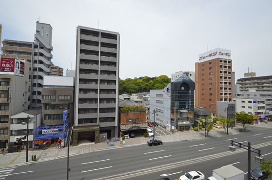 �y���]�z�@